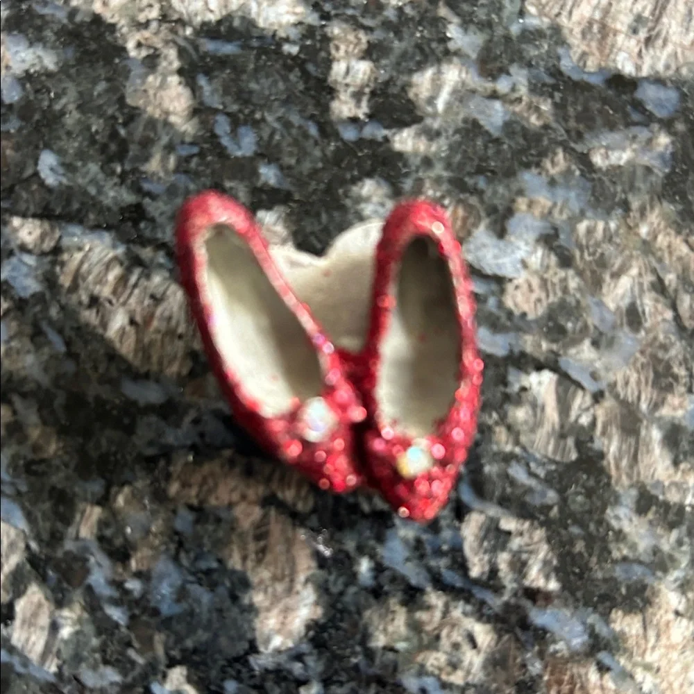 DOROTHY  INSPIRED RED MINI GLITTER SHOES & TIN MAN FIGURINE